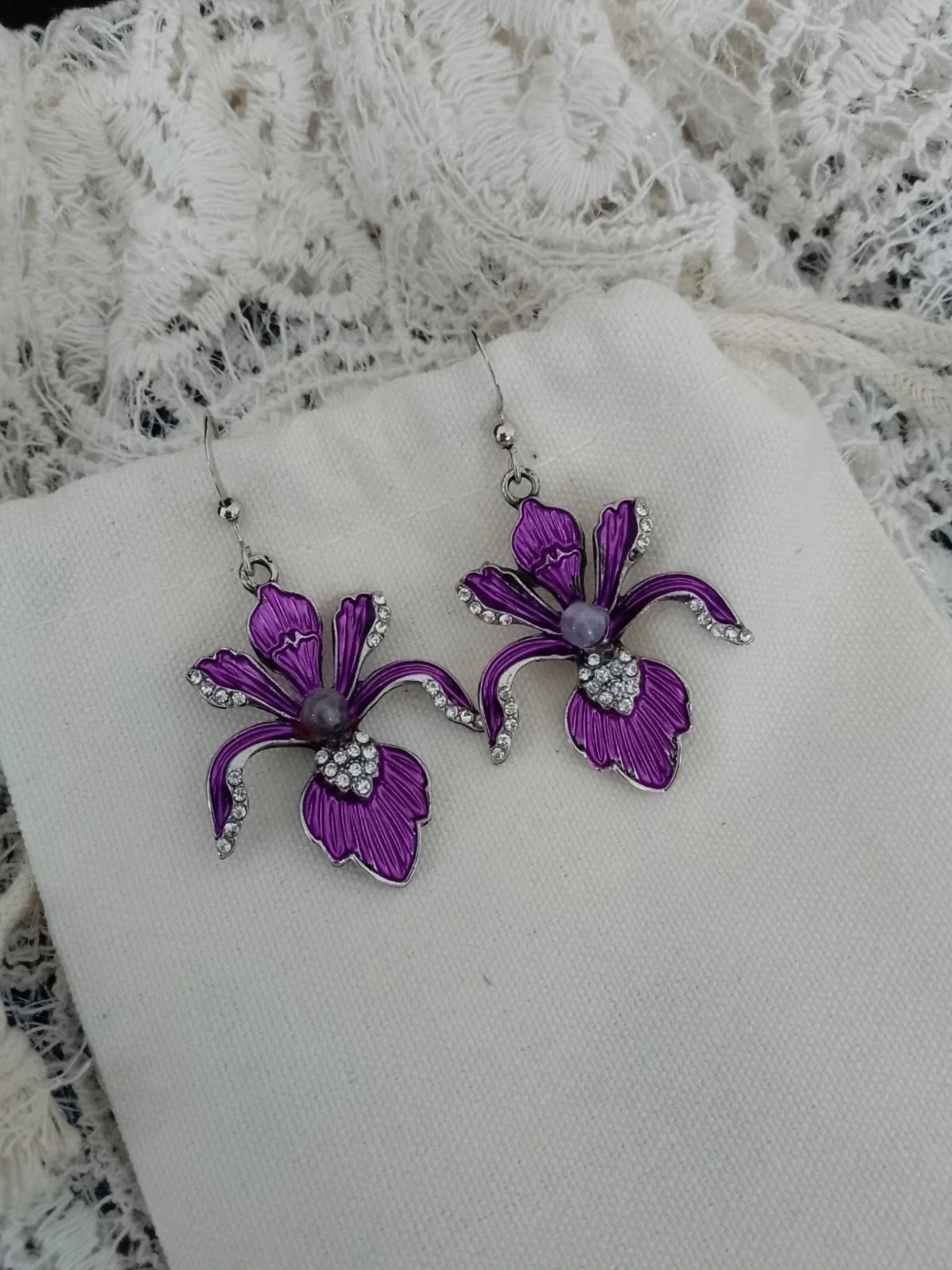 Boucles d'oreilles bohèmes fleurs violettes avec pierres améthyste 💜.